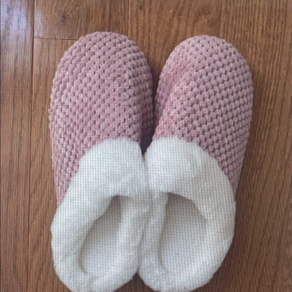 Benjamin Kelly, Women’s Fleece Memory Foam Slippers, US size 9-10